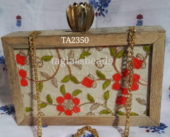 WOODEN CLUTCH BAG